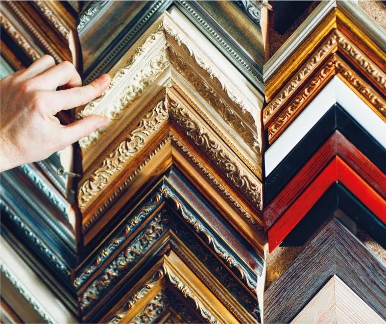 Choosing a frame moulding from a range of samples